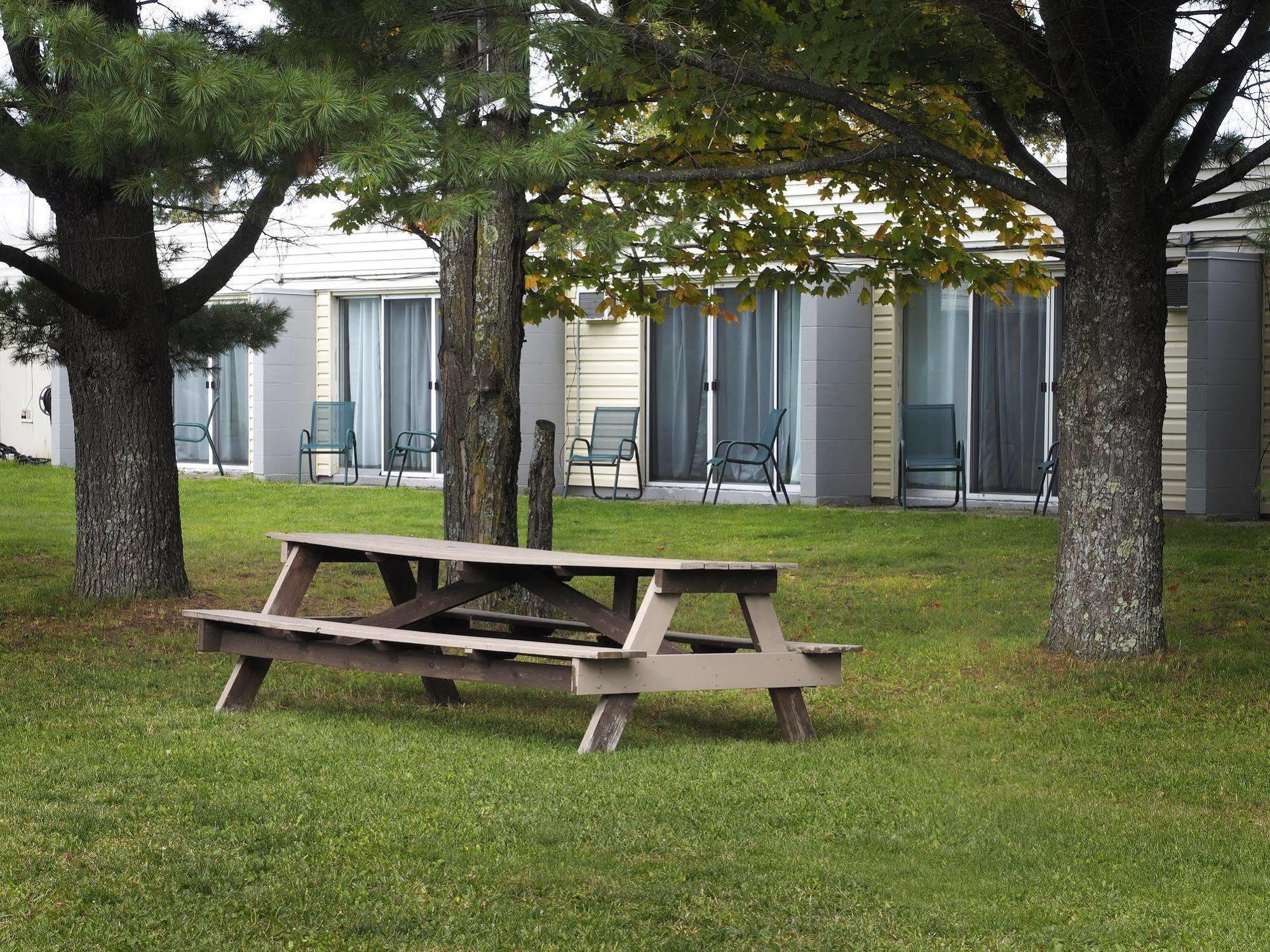 Ambassador Motel Sault Ste. Marie Exterior photo